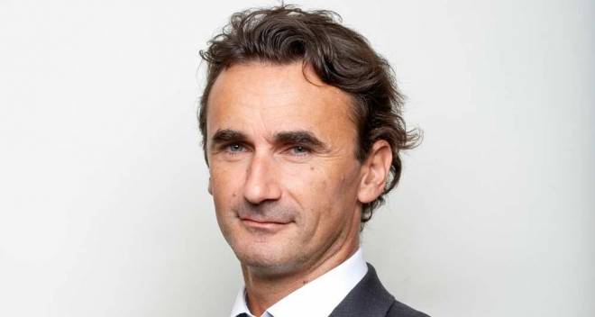 204386_s-adapter-ou-se-transformer-les-hesitations-des-entreprises-pre-numeriques-web-tete-021450571050_660x352p